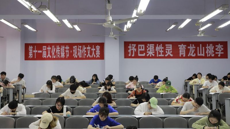 行业背景：内容为王，客户需求多样化